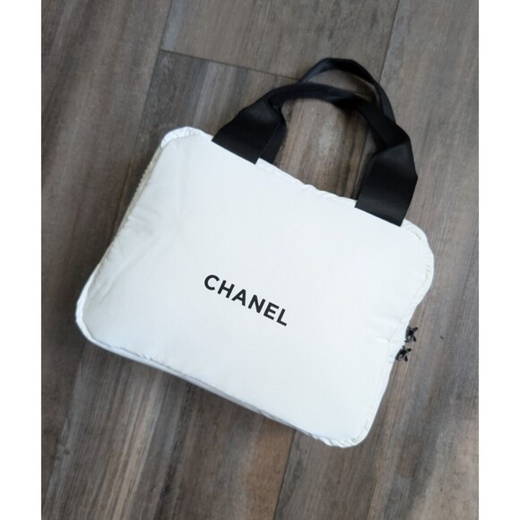 CHANEL Cosmetics Mini Bag Mini Boston Bag Pouch White Limited Edition New - Picture 1 of 11